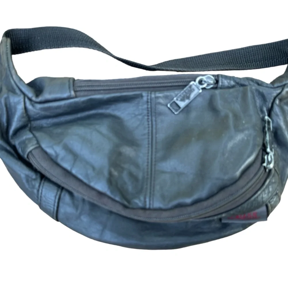 Vintage Black BASS High Sierra Leather Hip Fanny Pack Rare
